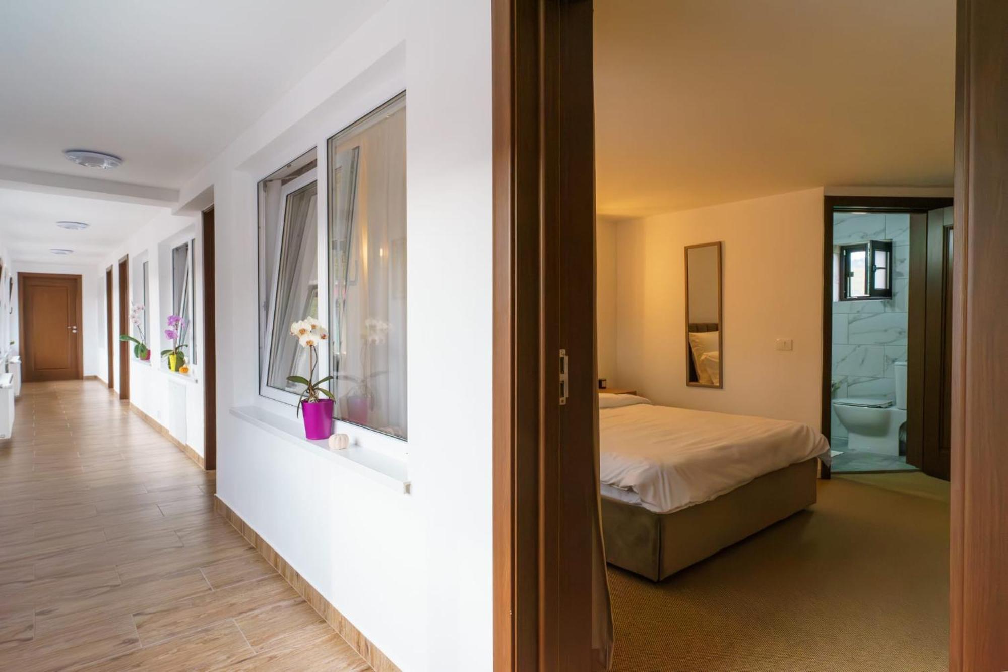 Casa Zuz Voronet Hotel กูรา ฮูมอรูลุย ภายนอก รูปภาพ